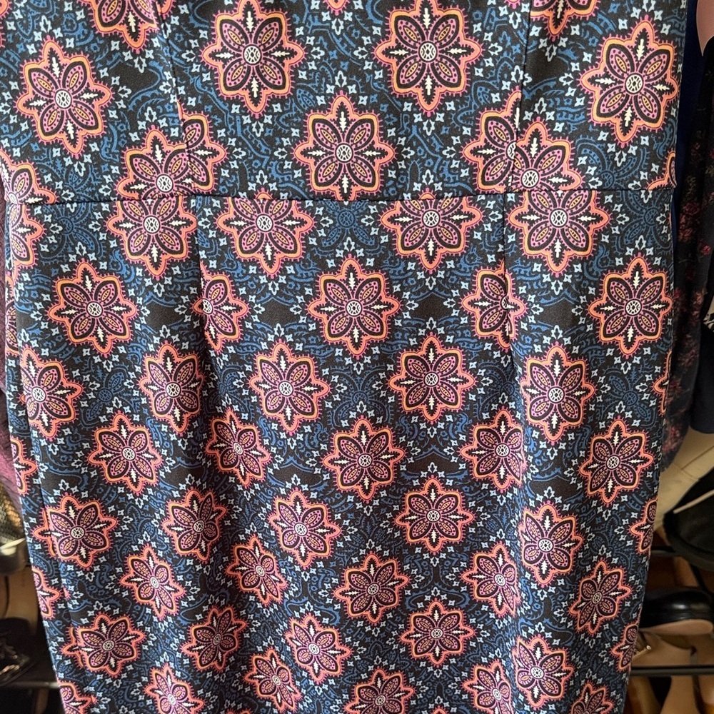 Maggy London Navy and Pink Patterned Kaleidoscope Dress size 6 - Picture 4 of 8